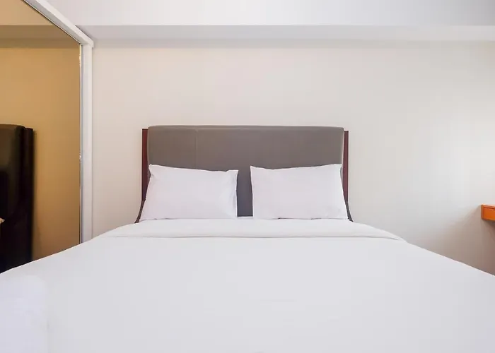Pool View And Homey 2Br Apartment Springlake Summarecon Bekasi By Travelio