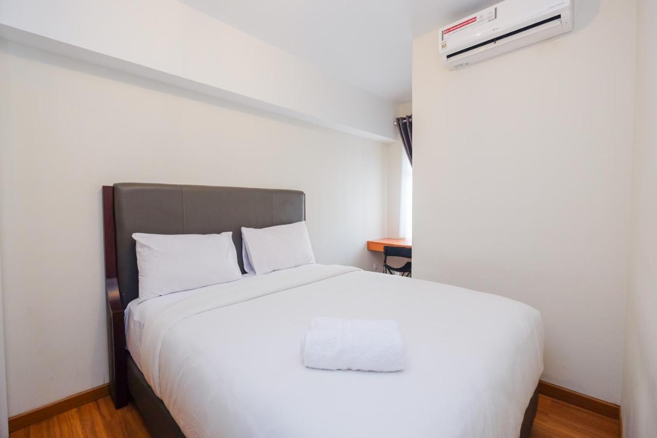 Pool View And Homey 2br Springlake Summarecon By Travelio * Bekasi