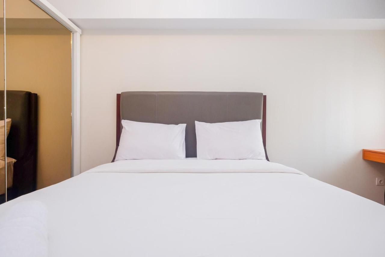 Pool View And Homey 2br Springlake Summarecon By Travelio Apartemen